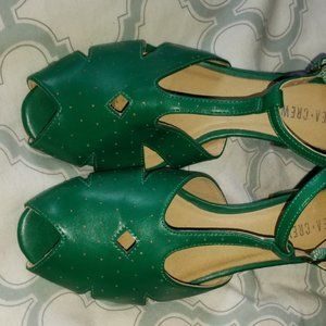 MOD CLOTH  Obvious Enthusiasm T-Strap Heel in size 39 (US 8)